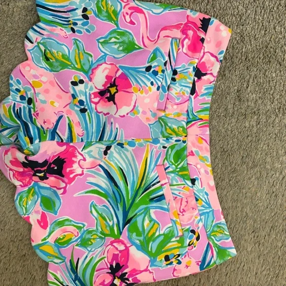 Lilly Pulitzer Buttercup knit Floral flamingo short with scalloped hem size 8 - Picture 3 of 3